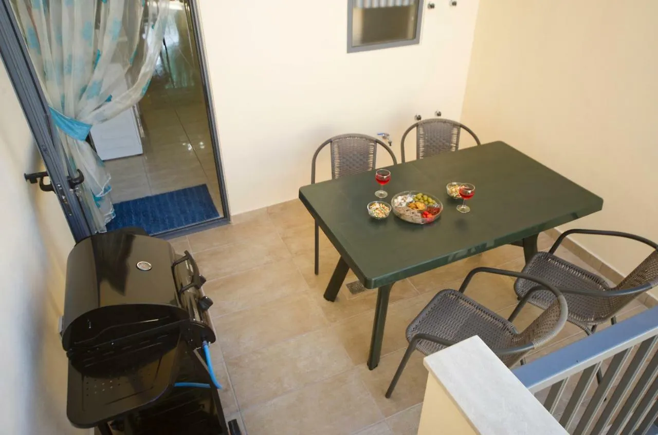 Sliema Duplex 1 Bedroom Apartment With 2 Bathrooms- Sleep 4