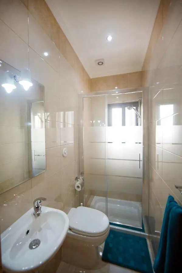 Sliema Duplex 1 Bedroom Apartment With 2 Bathrooms- Sleep 4 Malta